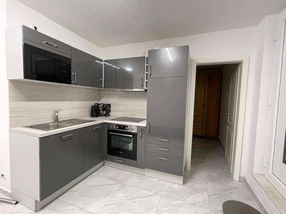 Fully Equipped Apartment 3 Rooms 5 Bed Hamburg-Harburg Buitenkant foto