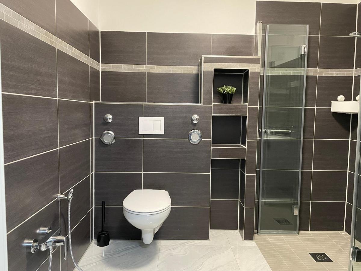 Fully Equipped Apartment 3 Rooms 5 Bed Hamburg-Harburg Buitenkant foto